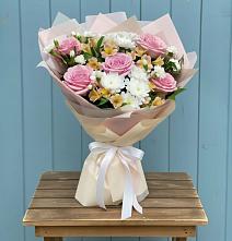 Букет цветов из:  Гвоздики, Орхидеи и Розы в Зязикове-Юрте