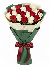 Букет Микс из красных и белых роз в Зязикове-Юрте