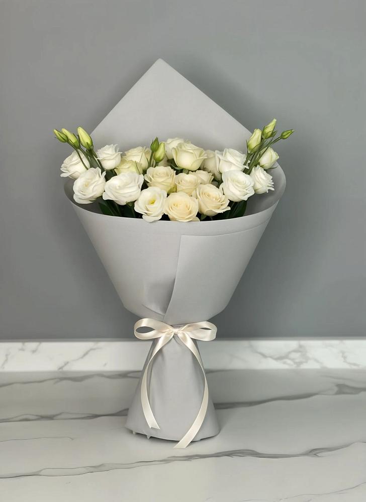 Букет цветов из: Розы и Лизиантусы в Зязикове-Юрте