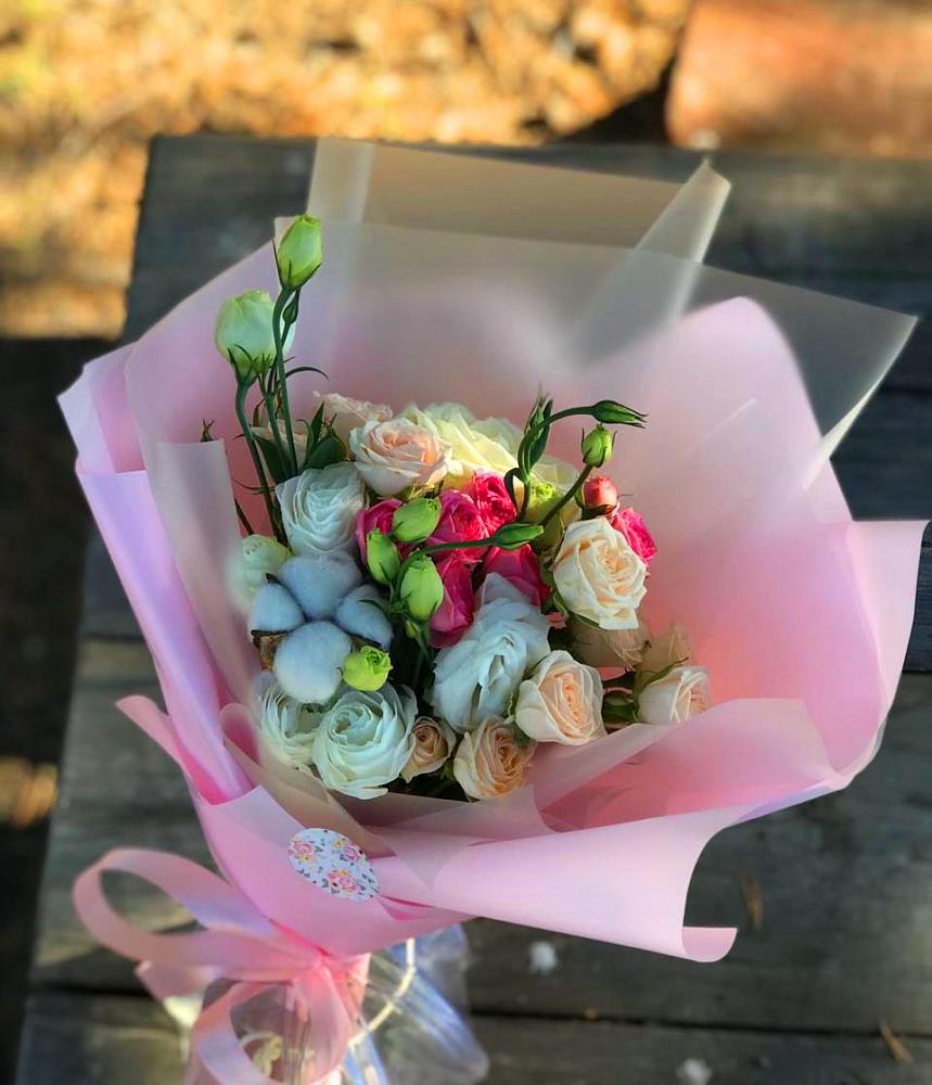 Букет цветов из: Розы и Лизиантусы в Зязикове-Юрте