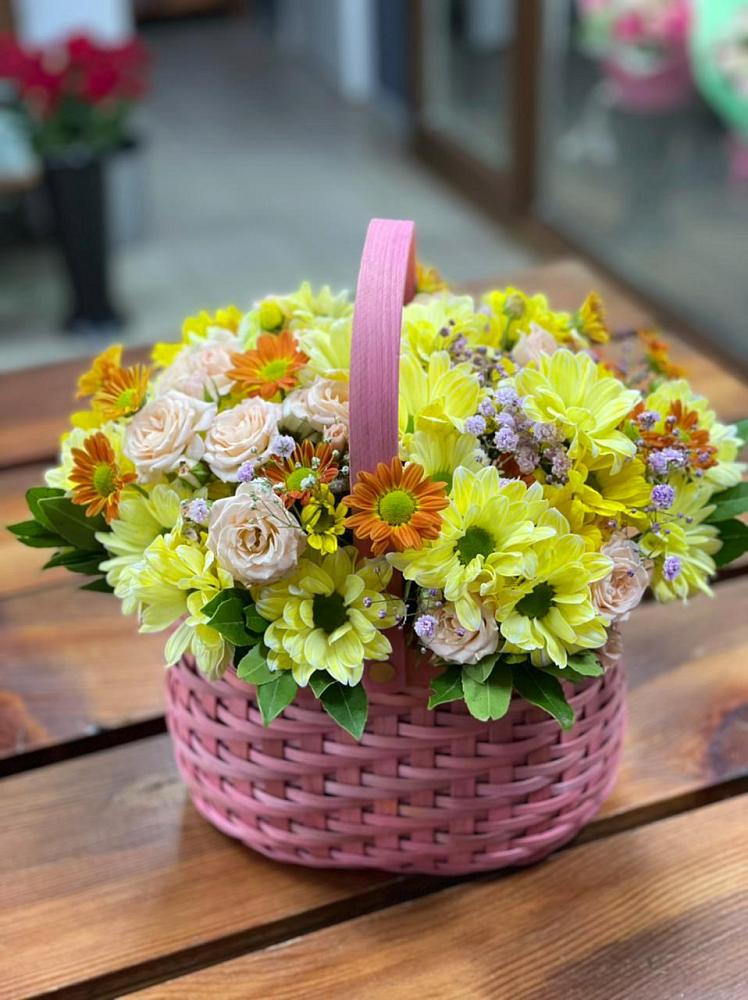 Цветочная композиция из Хризантемы и Розы в корзине в Зязикове-Юрте