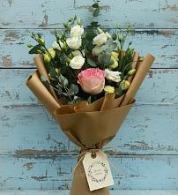 Букет цветов из:  Розы и Лизиантусы в Зязикове-Юрте
