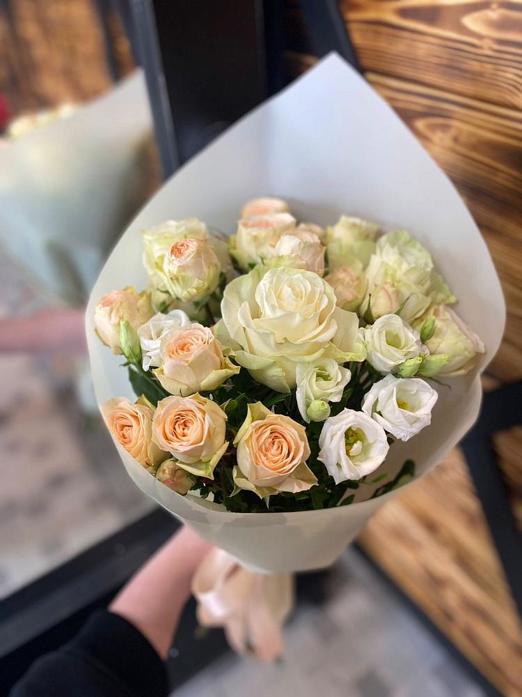 Букет цветов из: Розы и Лизиантусы в Зязикове-Юрте